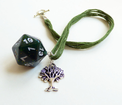 redtallin:  After a bit of a wait, here’s a new batch! Really enjoying the crystal shaped dice, and having fun with bright colours for summer! As always, please check them out at my Etsy shop, and please contact me there about custom designs if you’re