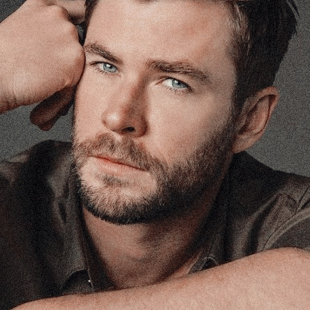 Chris Hemsworth - humain devenu sorcier - ex-fiancé.