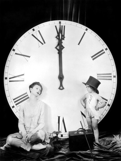 ciao-belle: Myrna Loy and Shirley Temple, 1927 OMG my two favourites in the same still!!