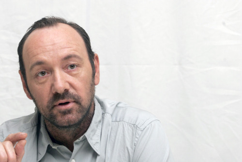 sex-men-xxx: kevinspaceyarchives:  Kevin Spacey answers questions during the Recount photocall at th