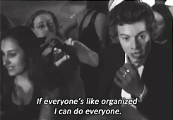 limpford:  ohstylesno: Harry, bless him, trying to make everybody happy. x  if everyone