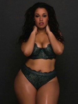 thesecretsoflingerie:  Feeling like a stripper when I’m looking in the mirror, I’ll be slappin on that ass gettin thicker and thicker -Lizzo