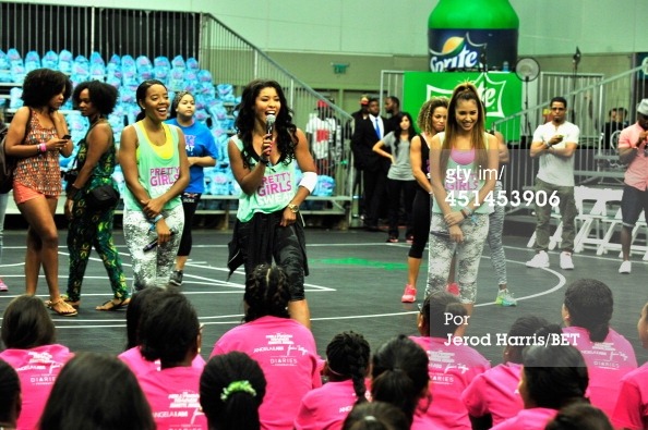 jasminev-news:  June 29th: Jasmine at the Pretty Girls Sweat event in Los Angeles
