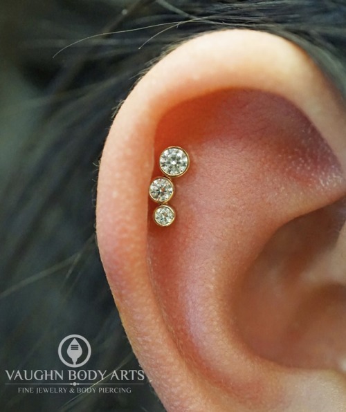 vaughnbodyarts: These little three gem clusters from @anatometal are always quite the hit with our c
