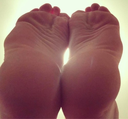 You know this is where you want to be, #undermyfeet obeying your queen Don’t underestimate my 