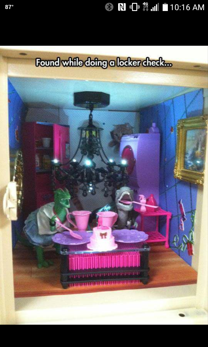 shamelessfunny:I wanna know where they got a working chandelier. lol