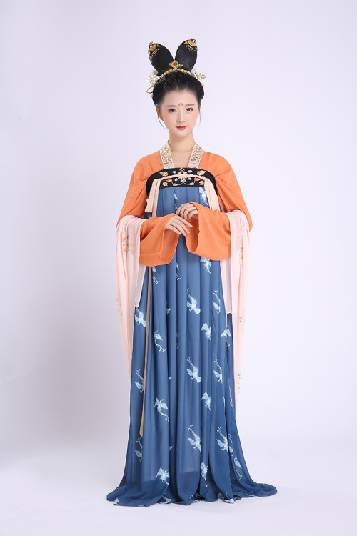 hanfugallery: Traditional Chinese hanfu in Tang dynasty style by 重回汉唐