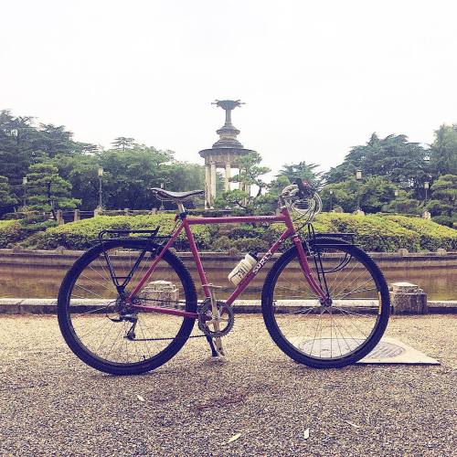 kyutai-paint: Not bad Rainy season with my lovely tool. #Nagoya #ngojpn #tsurumapark #surly #LHT (鶴舞