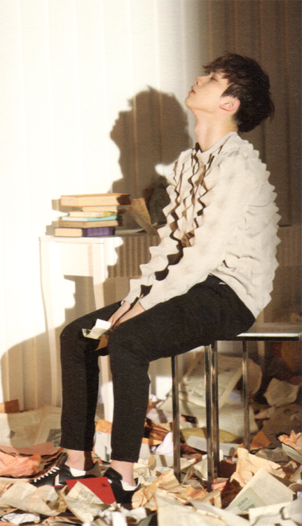 [SCAN] Vixx ‘Ker Special Package’ Commentary Book - Hyuk (x)(x)(x)