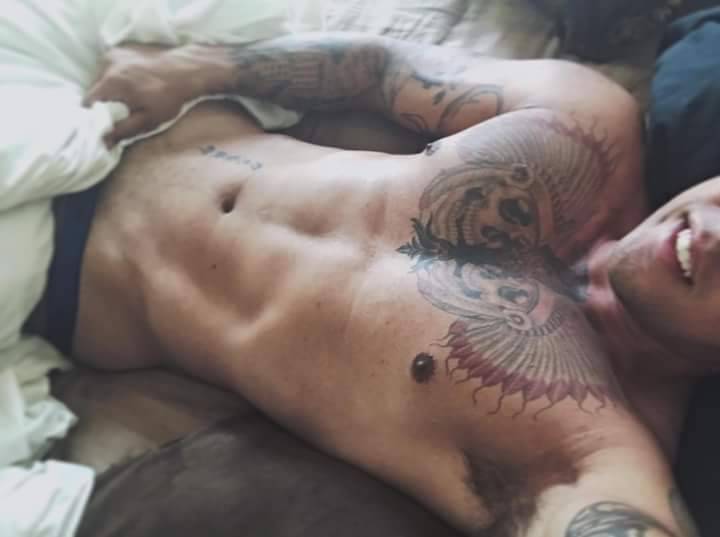 nativeguysobsession:  Damn D. Rios….that tall and hot muscle man. That VPL tho.