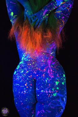 freshiejuice:  ryansuits:  blacklight shoot