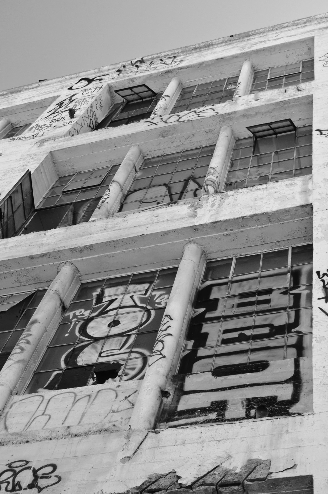 druggame:  druggame:  Black and White Drugs Guns and Sex Blog  Click here to promote