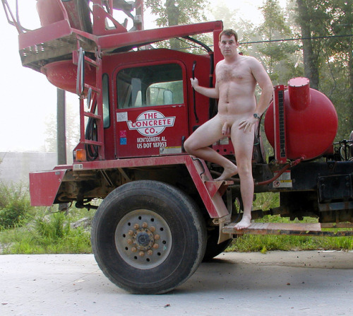 averagedudenextdoor:  This pale uncut Alabama dude, who sometimes shaves his body…must have no problem with being naked all over the internet