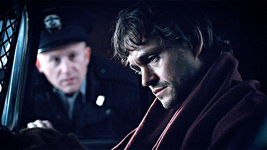 existingcharactersdiehorribly:  Will Graham wrapped in blankets. 