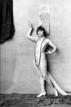 whataboutbobbed:  Louise Brooks by Alfred