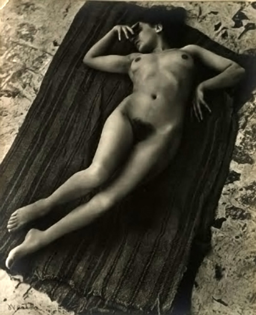 Porn kzmkwoji:  Edward WestonTina Modotti  photos