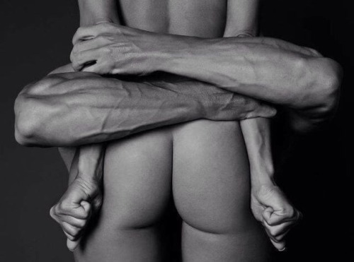 yessiraustralia:  Large hands…little lady.She loves my hands on her.