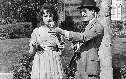 littlehorrorshop: Bebe Daniels and Harold Lloyd in The Marathon, 1919 https://painted-face.com/