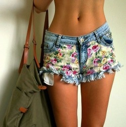 shrinkingblonde:  Cute shorts! 