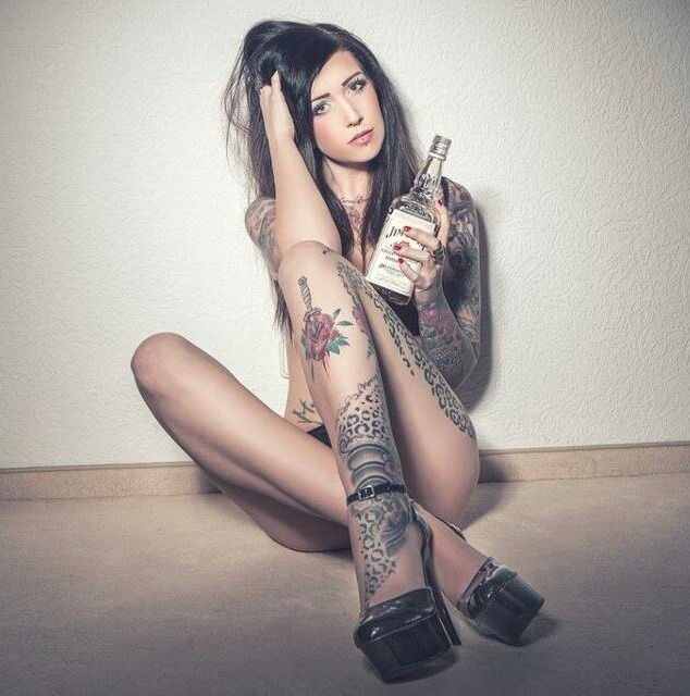 tattooedladiesmetal:  Tattooed Ladies!
