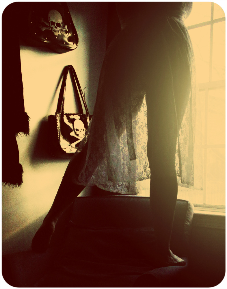 ennuismistress:  eine-schoene-schrecklichkeit:   ”I find you in the morning, after