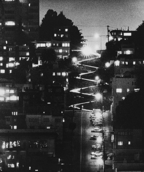 “Lombard Street Grapevine, at night from Telegraph Hill. 1950s.”Photographed by Fred Lyon.Caption by