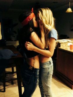 the-inspired-lesbian:  Love and Lesbians ♡ 