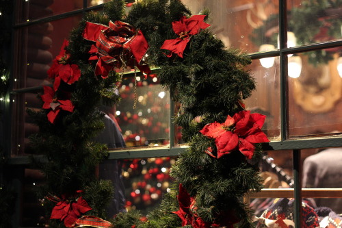 wreath on the door of a gift shop in Capilano Suspension Bridge Park 