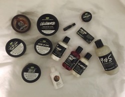 fitness-fits-me:  jewlsies:** mini lush giveaway **(please don’t delete the text)hey guys! I’ve decided to give a few of my favorite lush products to one of you guys because you all are the bomb dot com and have recently been even more awesome than