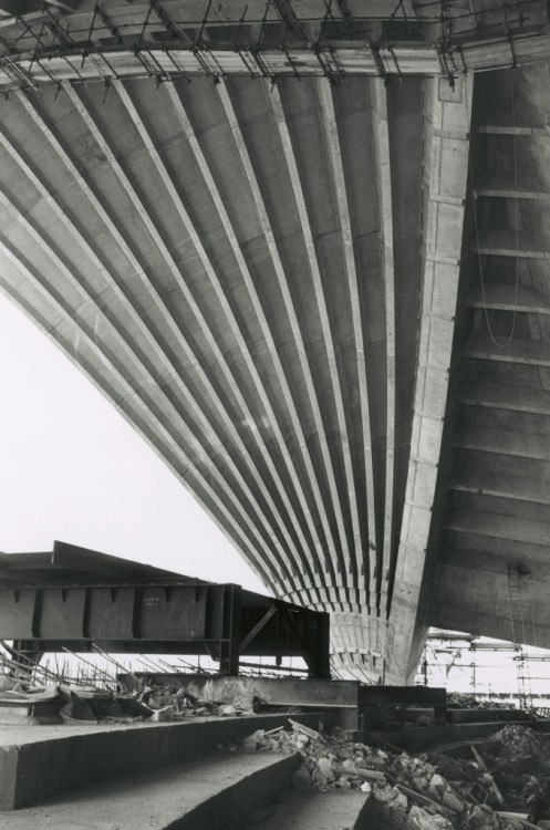 Porn design-is-fine:  Jørn Utzon, Sydney Opera photos