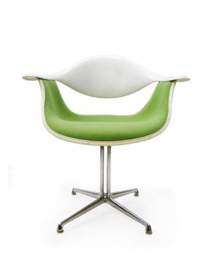 George Nelson, arm chair, 1958. For Herman Miller. Early DAX chair on La fonda base. Via LiebeMoebel