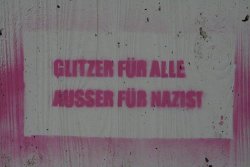 siamotuttiantifascisti:  halbwarm:  Oder Antisemiten, Homophobe, Speziesisten und ähnliche Spasten.  Und auch für niemanden, der Behinderungen als Beleidigung benutzt, du Spaten. 