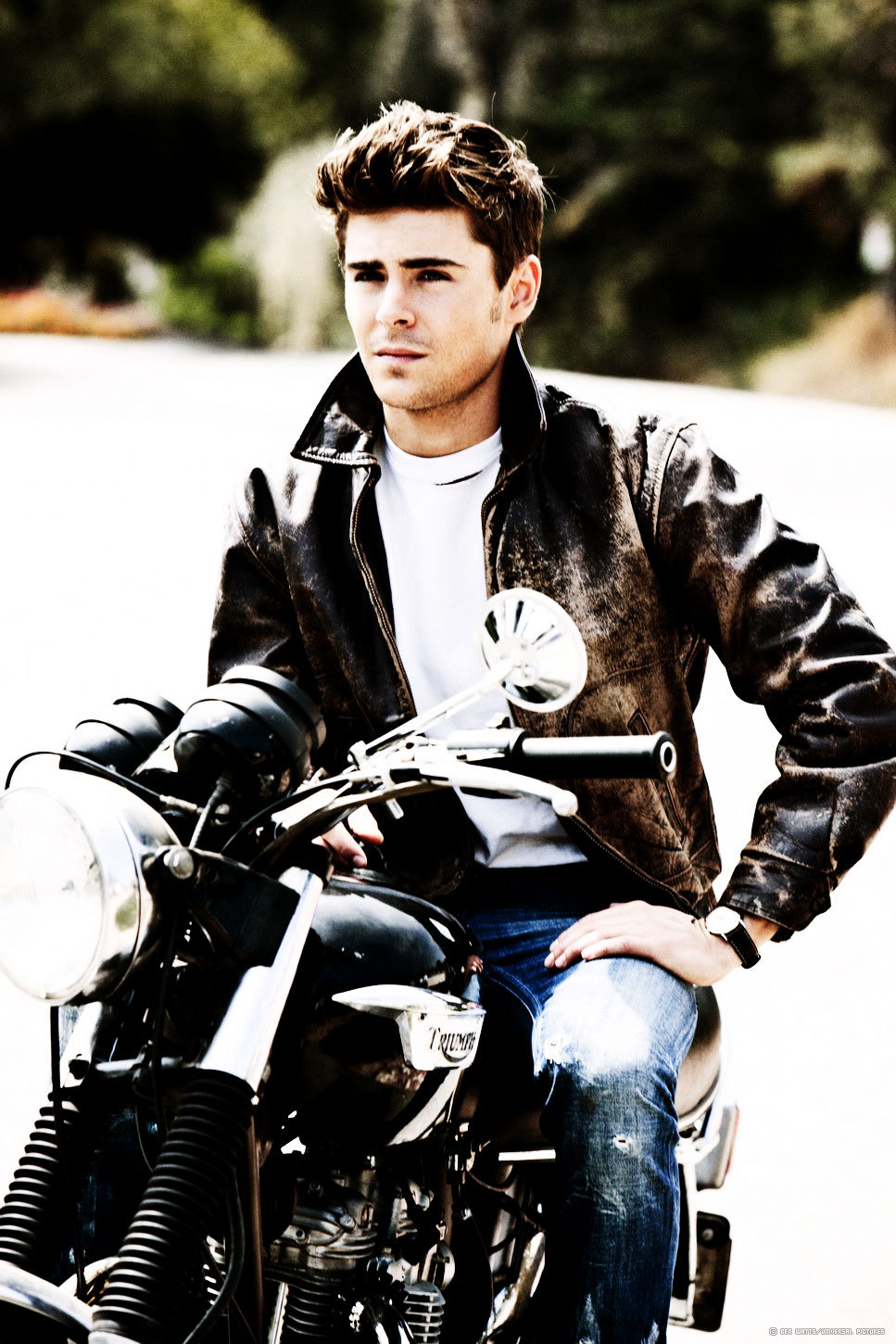 bentleydierks:  SIXTY-EIGHT/100 photos of ; zac efron  