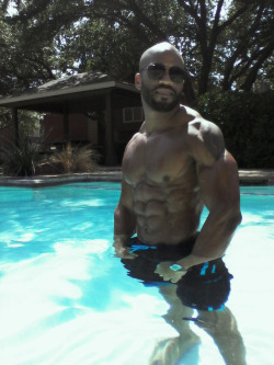 black411blog:  I just wanna get in da pool
