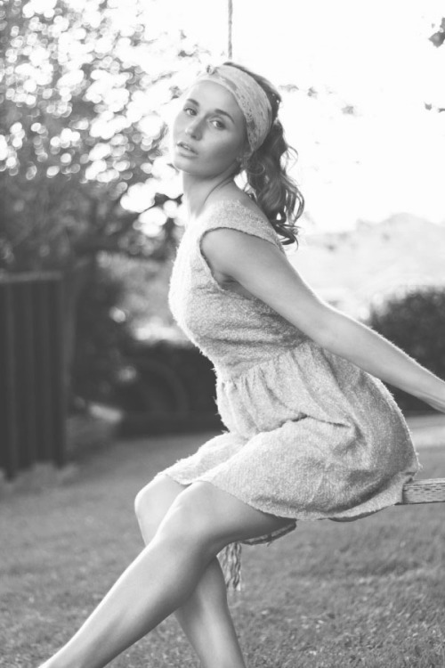 praytothegay:  Rita Volk 