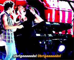 kryptoniall-deactivated20150613:  Jon’s improvised rap causing Niall to fall over