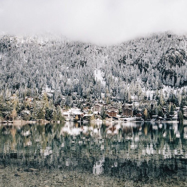 raphaeldupertuis:  A scenery nothing can beat. #FeelTheAlps  (à Champex-Lac) 