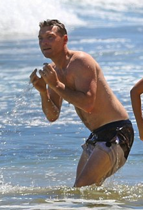 mynewplaidpants:  It would take a topless model girlfriend to make Sam Worthington finally come, you know, alive