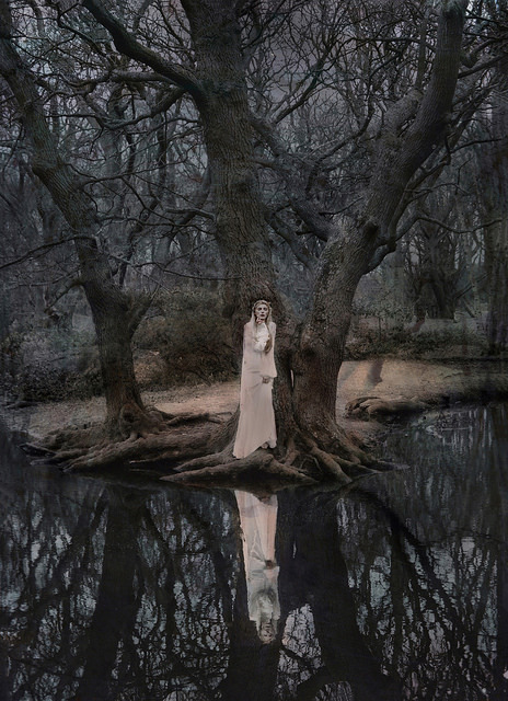 sarahtaylorgibson:  [Southern Gothic Fall of the House of Usher: Madeline Usher]