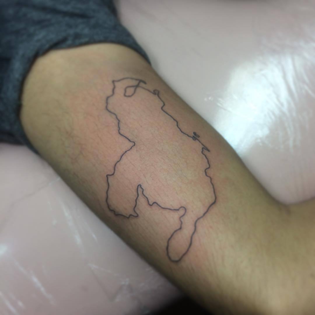 #Venezuela #mapa #silueta #lineas #line #black #tattoo #tatuaje #tatu #ink #inked