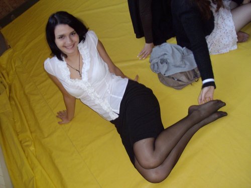 angels-in-stockings:  Do you like to see a girl in pantyhose? 