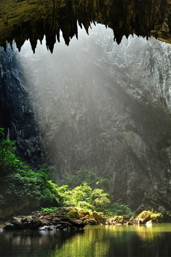 vurtual:  Cave rafting - Qingyuan, China