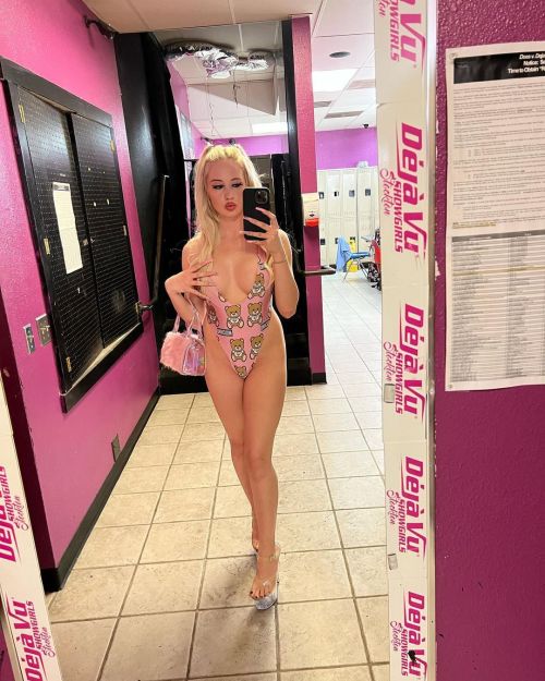 stripper-locker-room:https://www.instagram.com/lilbimbobunni/