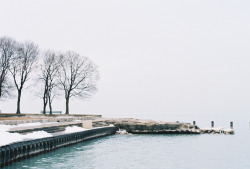 hazeltonss:  Chicago lakeside (by Dottie B.) 