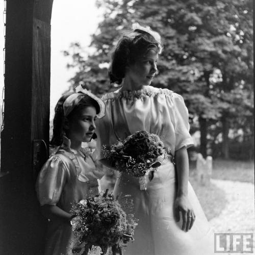 Wedding in Ibstone(Nat Farbman. 1947)