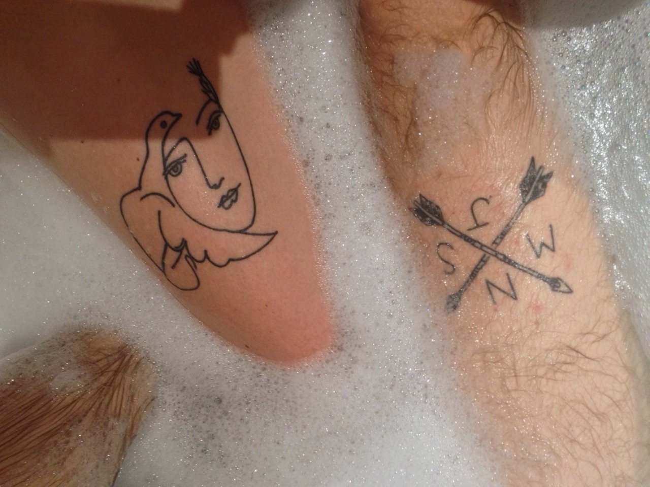 lazybonesillustrations:  Our thighs in the bathtub 