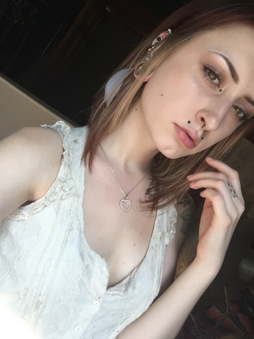 -miranda-ann:  Selfie central . 💁🏻