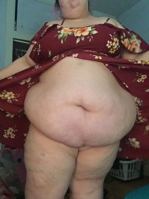 Porn photo cute-fattie:hi if someone wants to buy me