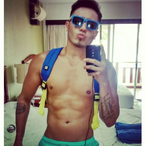 chicosmexicanosalxtremo: gaysexpuestos1:  Guapo  Wow! Sabrosote!