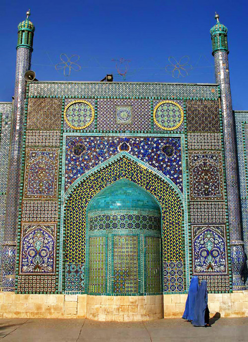 redlipstickresurrected:Unknown Photographer - Blue Mosque in Mazar-i-Sharif, Afghanistan  Photography 